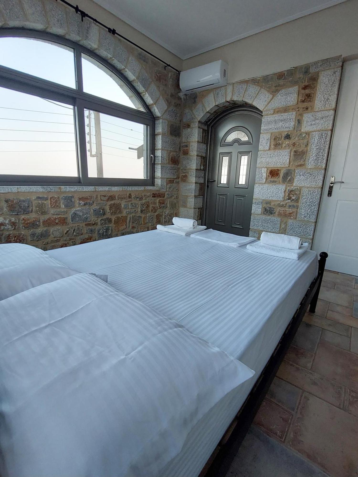 Golden Sunrise Apartment Gythio Exterior photo